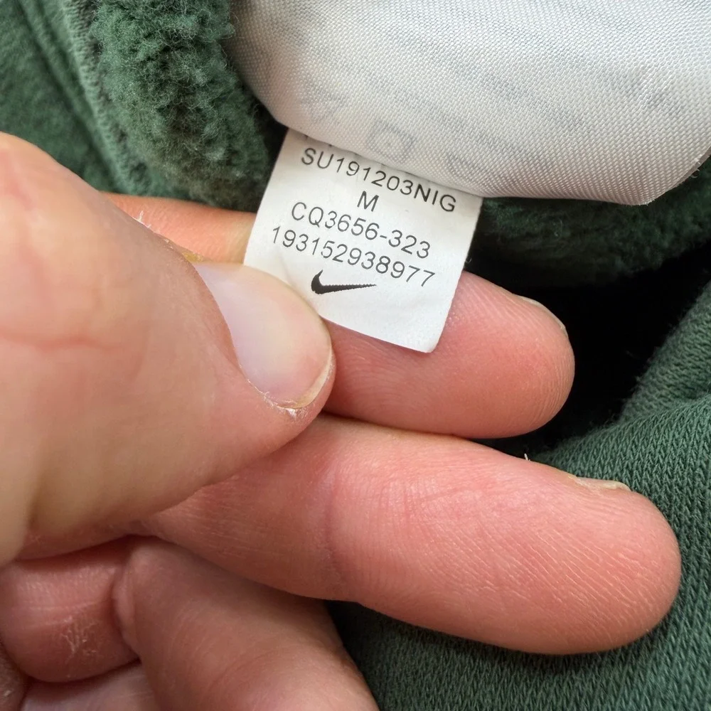 Nike x Stranger Things Hawkins High Phys Ed Sweatpants Green Mens M CQ3656-323